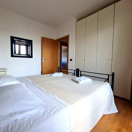 Sud Est Apartment